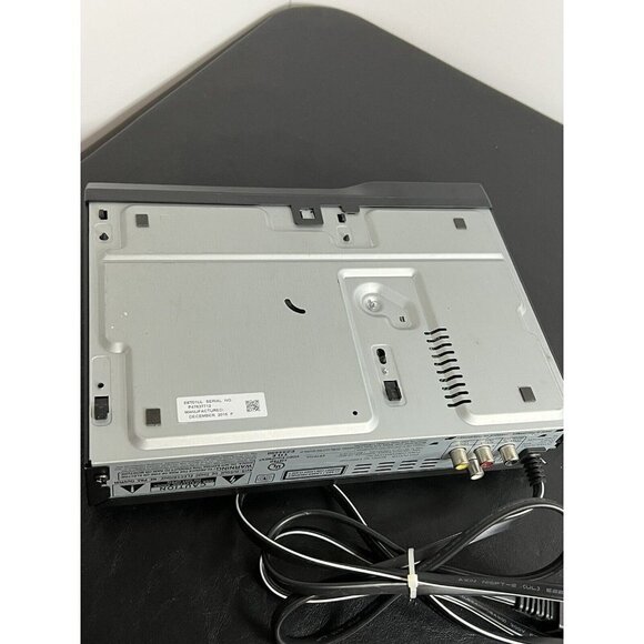 Sanyo FWDP105F Compact CD Player with Remote Works and AV cables - Picture 7 of 9